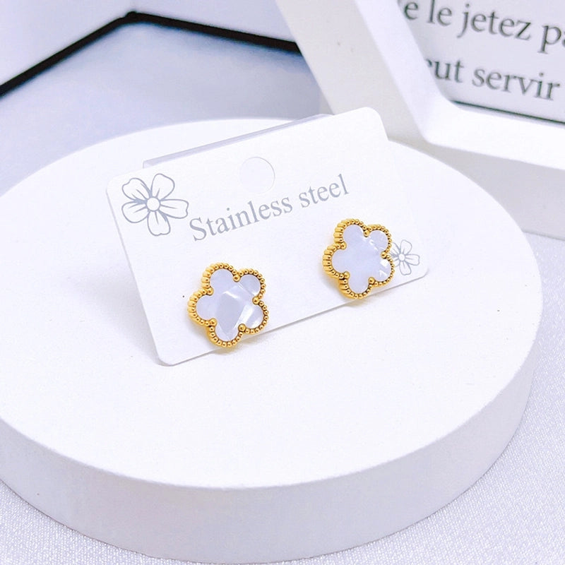 Boucle d’oreille trèfle nacré