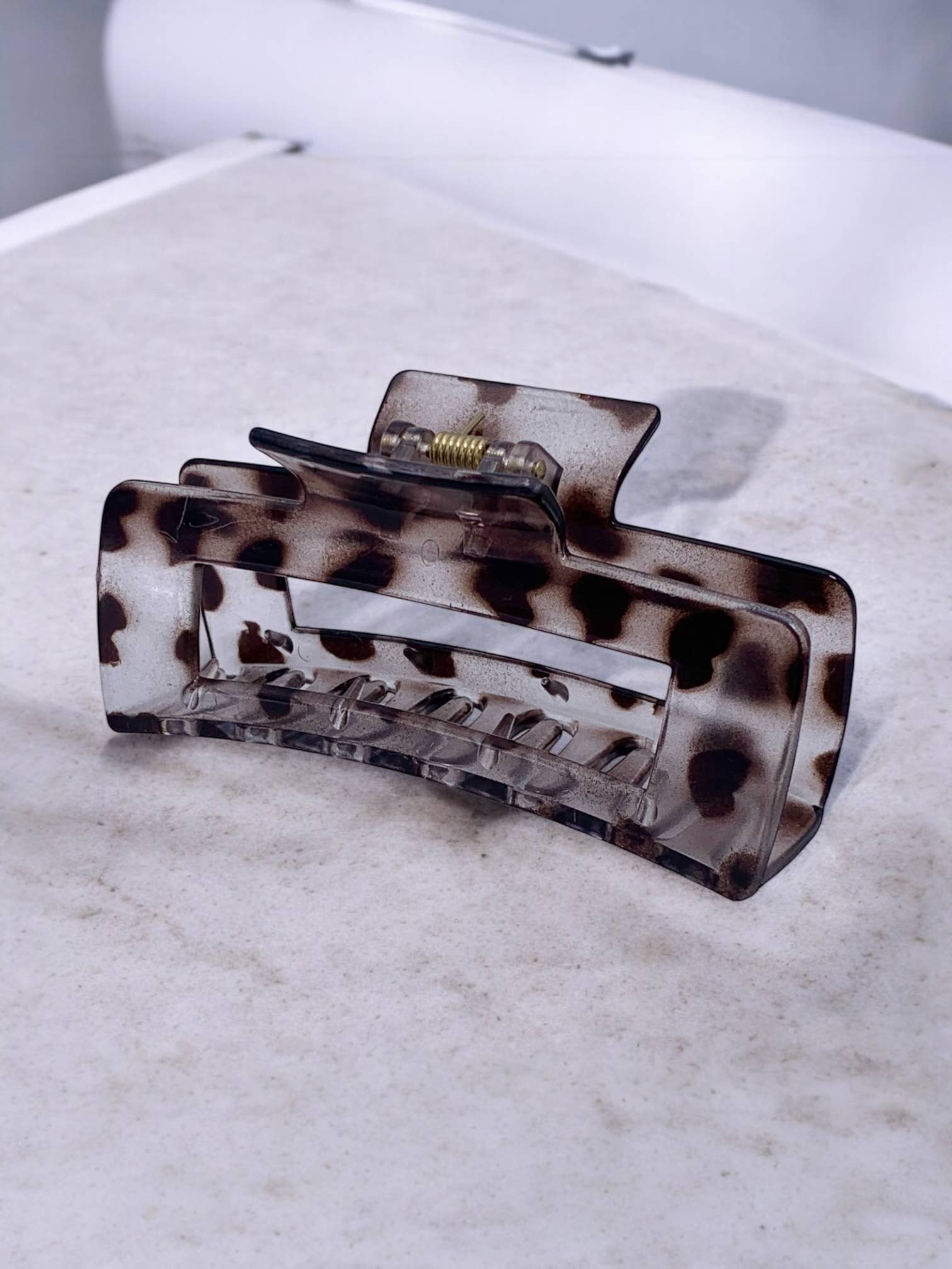 Pince à cheveux rectangulaire léopard : Gris / Synthétique BYREN | ÉLINE L'ATELIER