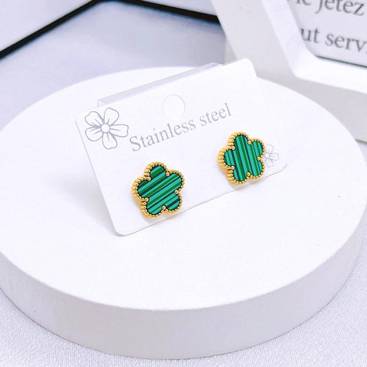 Boucle d’oreille fleur verte