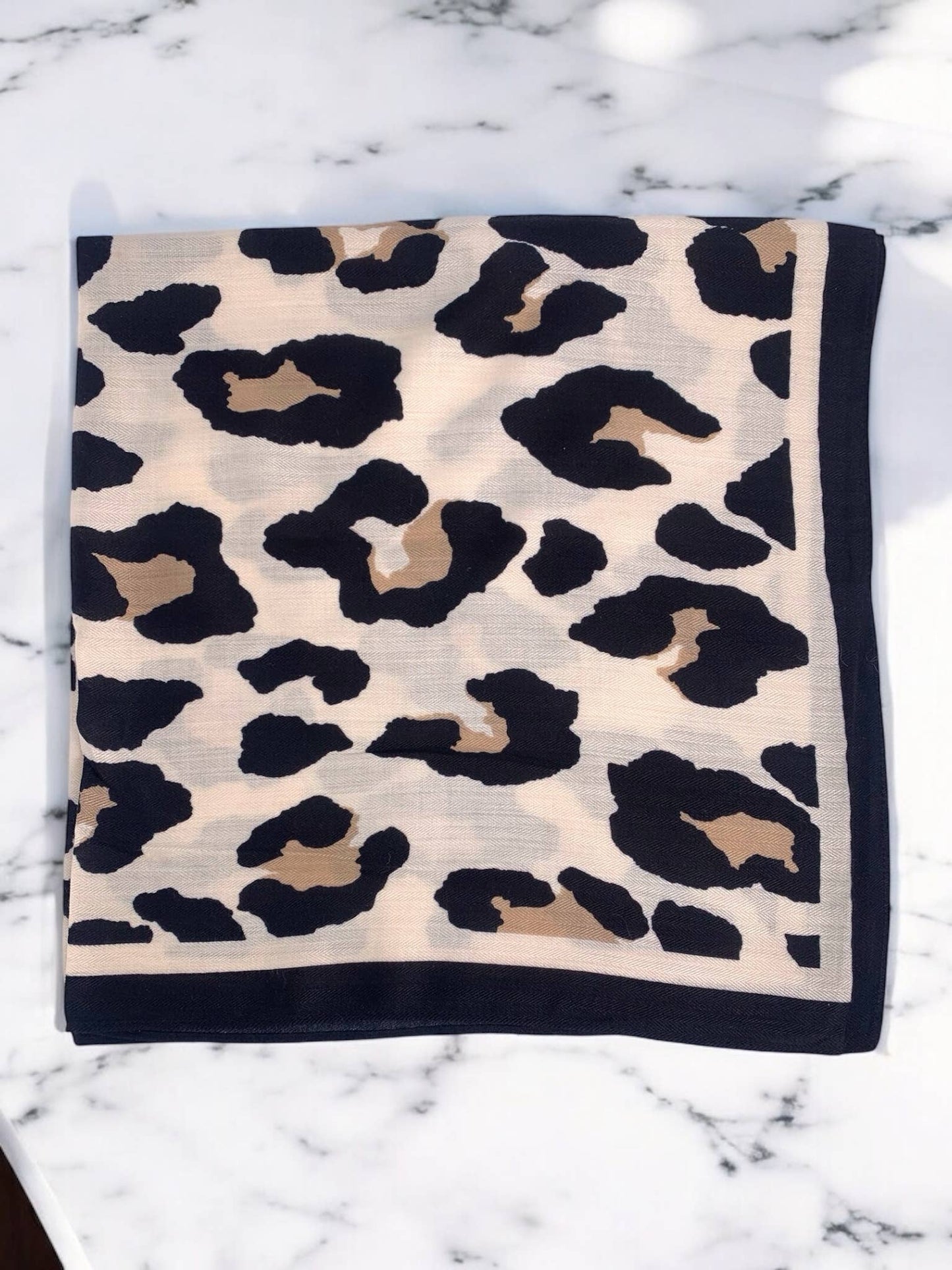 Foulard carré léopard: Beige BYREN | ÉLINE L'ATELIER